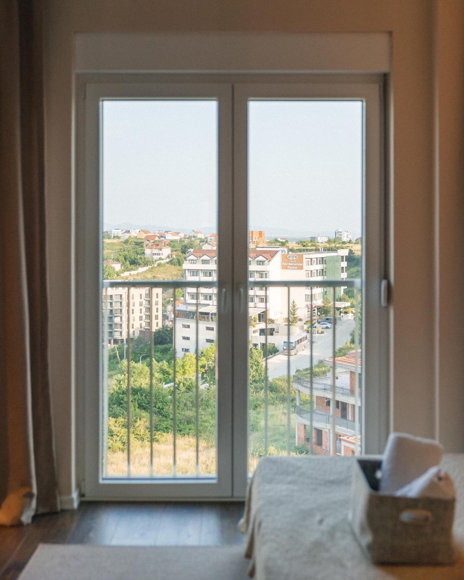 Etern Apart Hotel Pristina Buitenkant foto