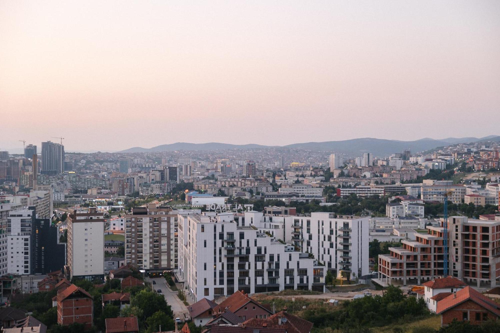 Etern Apart Hotel Pristina Buitenkant foto